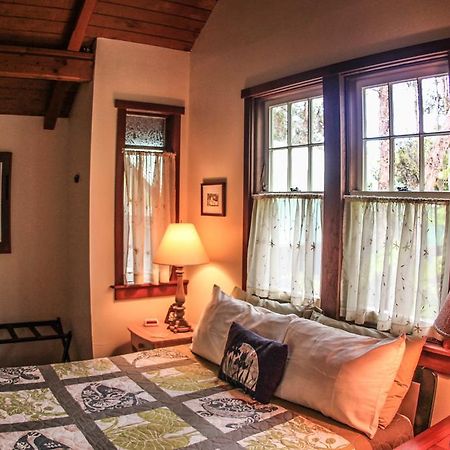 Ferny Hollow: Romantic Rainforest Cottage Volcano Εξωτερικό φωτογραφία