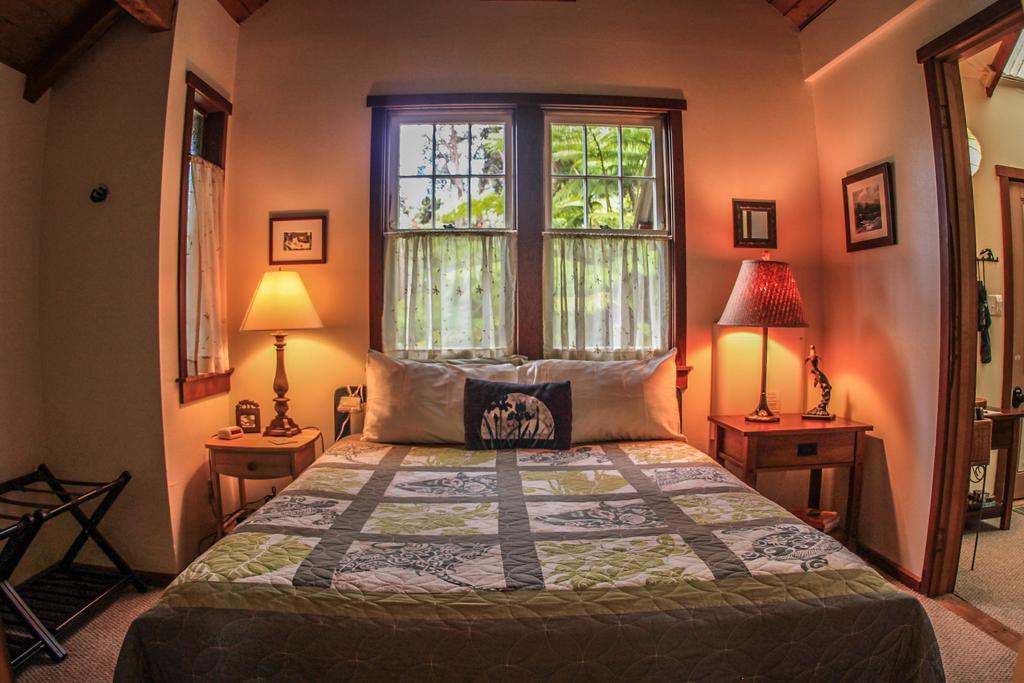 Ferny Hollow: Romantic Rainforest Cottage Volcano Εξωτερικό φωτογραφία