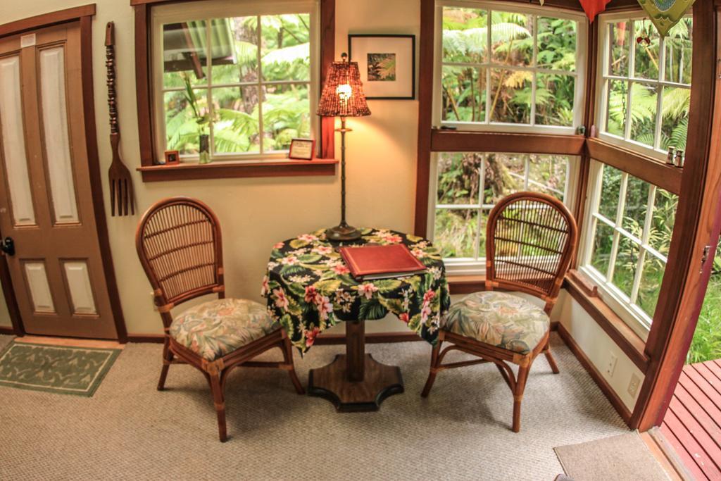 Ferny Hollow: Romantic Rainforest Cottage Volcano Εξωτερικό φωτογραφία